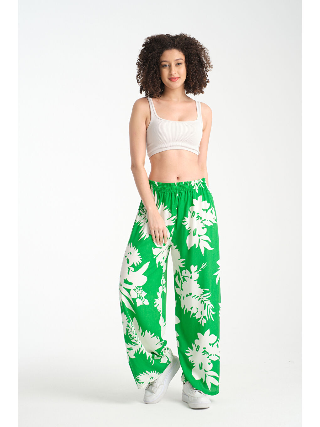 Yeşil Kadın Desenli Dökümlü Viskon Pantolon 1060-4