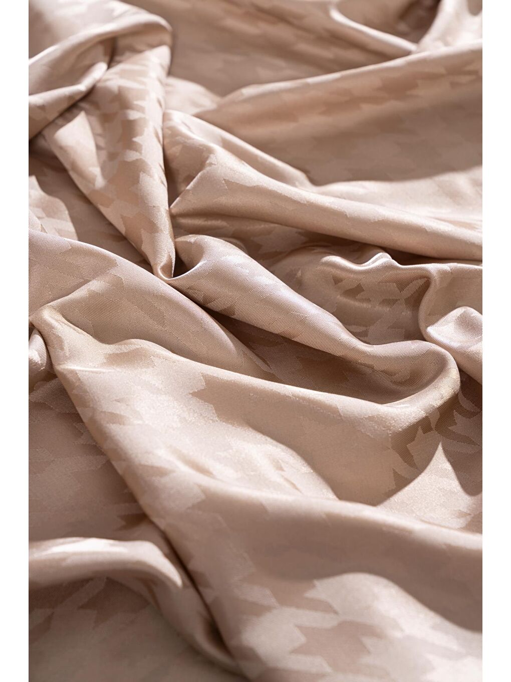 Kahverengi Kadın Tesettür Jakarlı Kazayağı Eşarp 1-1