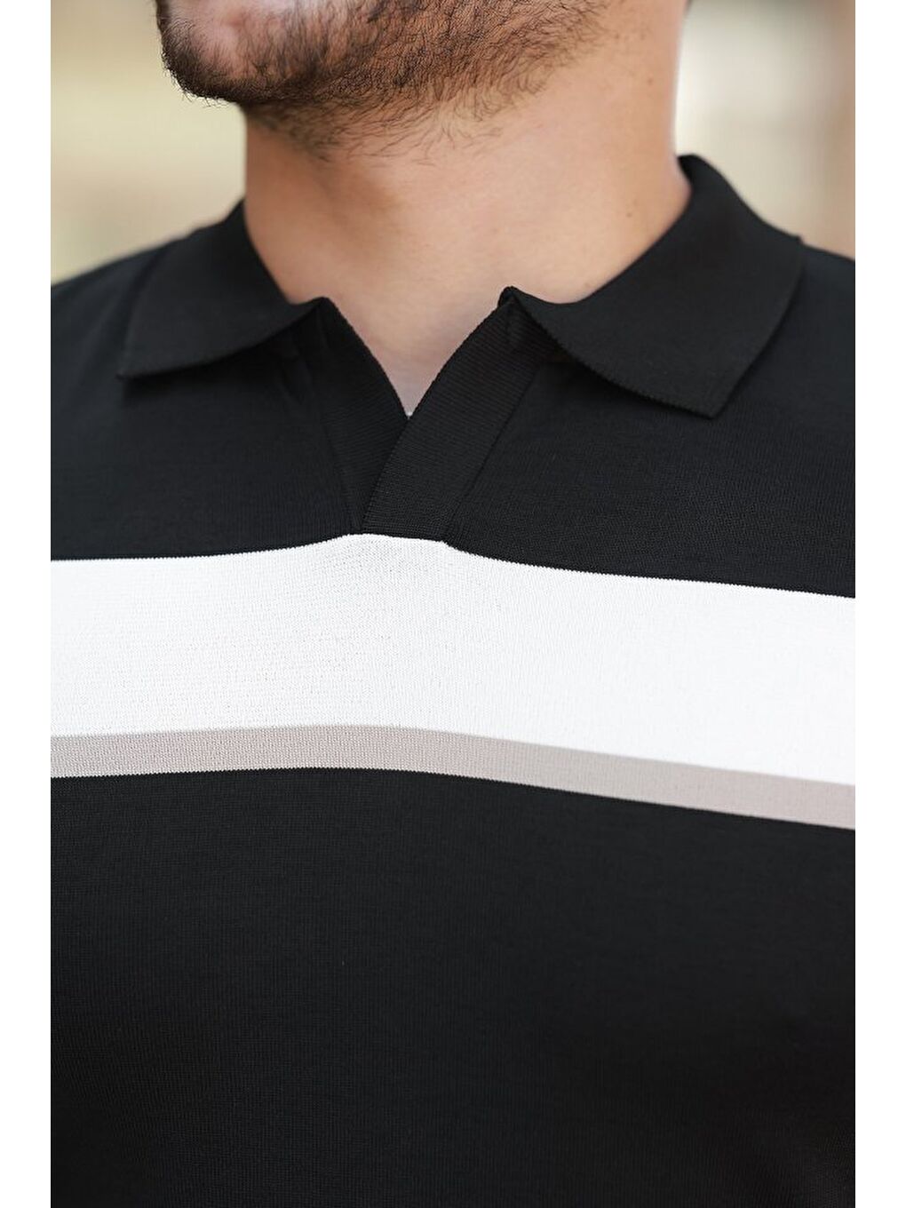 Siyah Erkek Şerit Desenli Hemşire Yaka Kısa Kollu Tişört-2