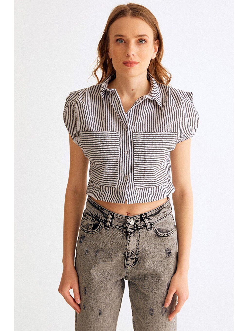 Siyah Kolsuz Çift Cepli Çizgili Gömlek-2