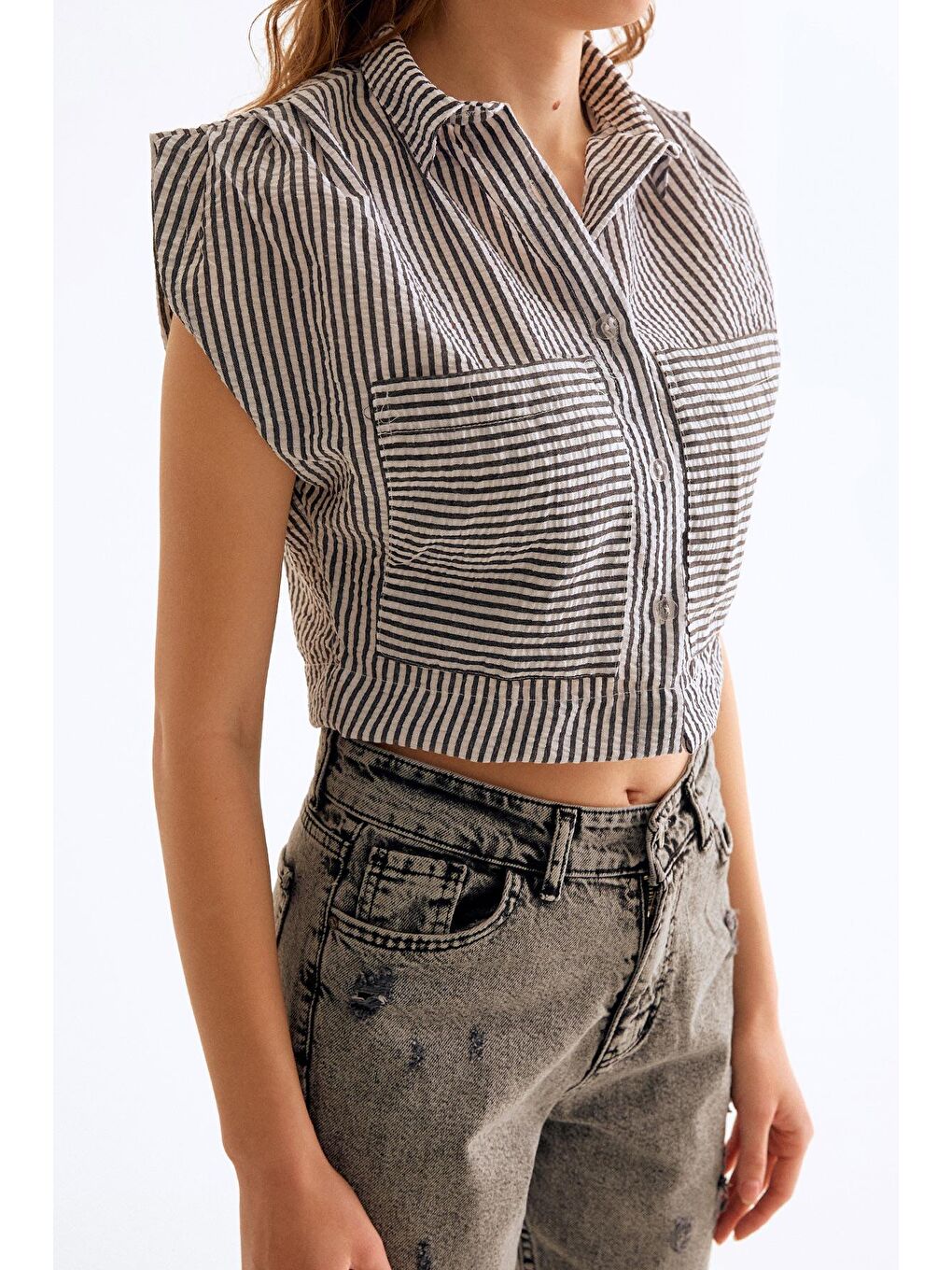 Siyah Kolsuz Çift Cepli Çizgili Gömlek-4