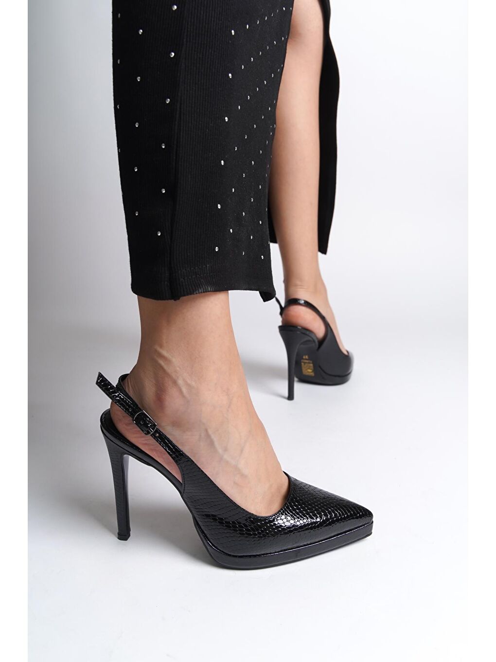 Siyah Arkası Açık Sivri Burunlu Yüksek Topuklu  Platform  Kadın Ayakkabı-1