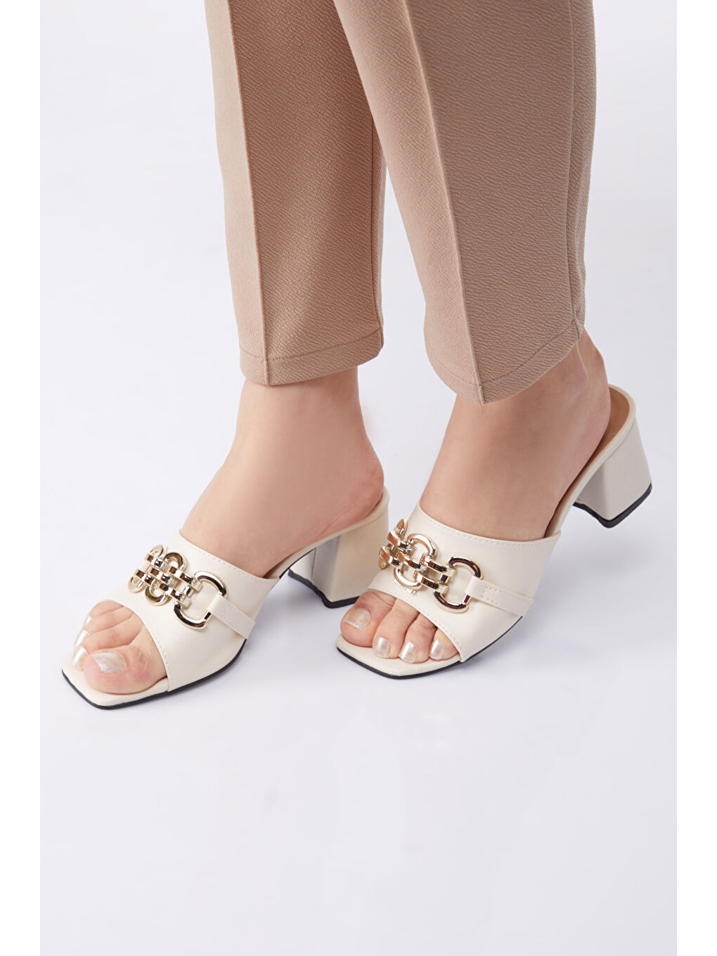Ekru Kadın Krem Zincir Tokalı Topuklu Terlik - 27152-2