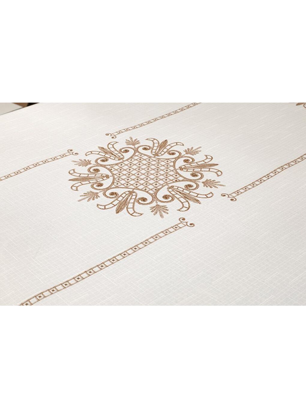 Sarı Lale Baskılı Dikdörtgen Masa Örtüsü Gold 160x260 Cm-1