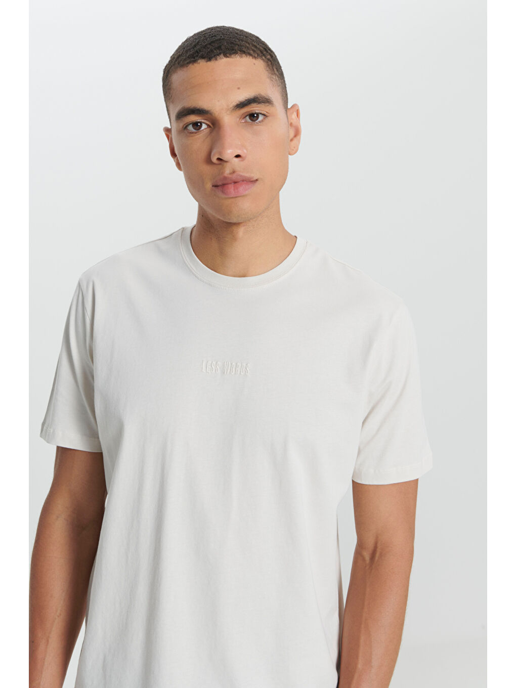 Bej Erkek Taş %100 Pamuk Standart Fit Normal Kesim Bisiklet Yaka Baskılı Tişört-4