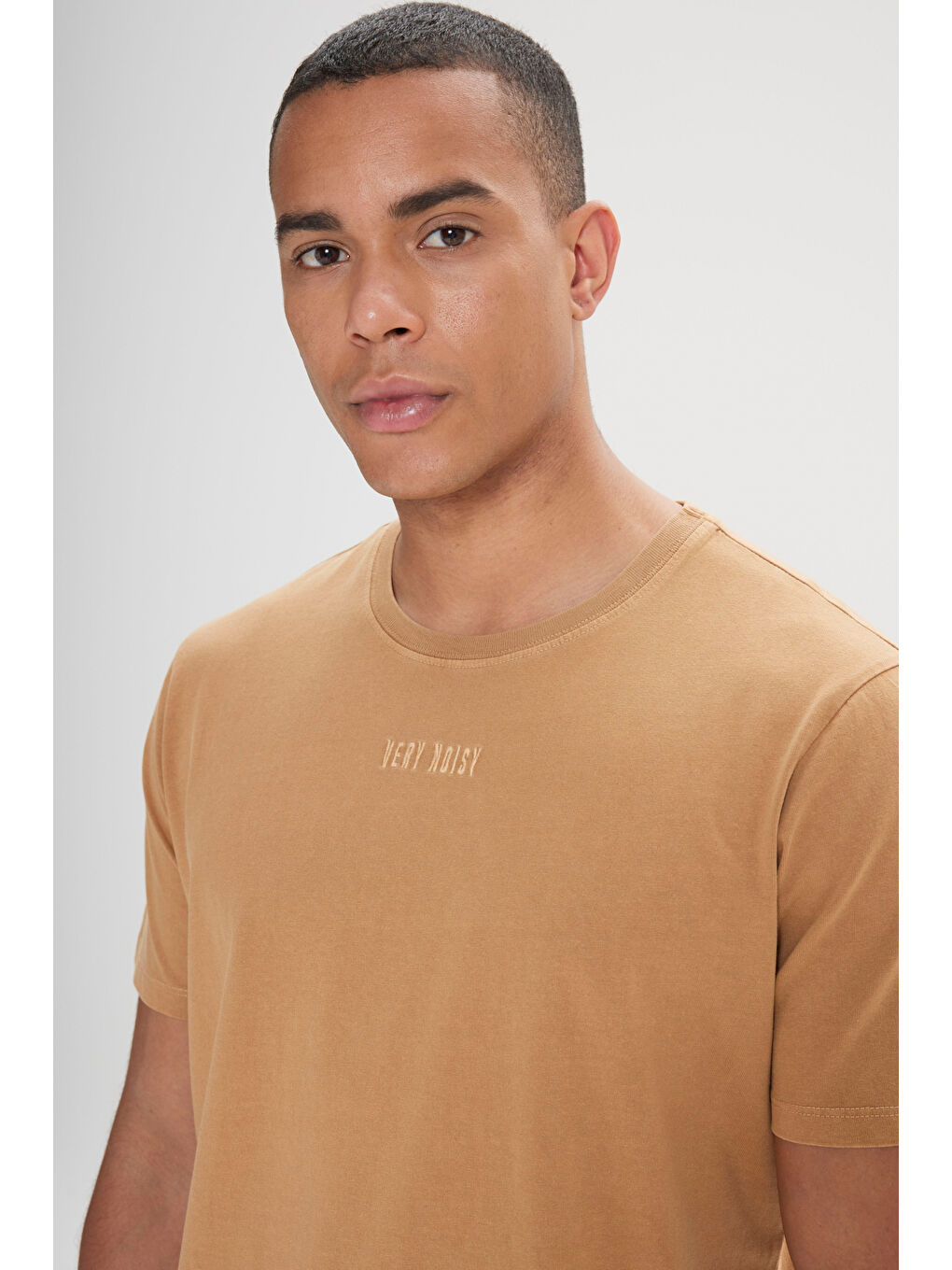 Kahverengi Erkek Açık Kahve %100 Pamuk Standart Fit Normal Kesim Bisiklet Yaka Baskılı Tişört-2