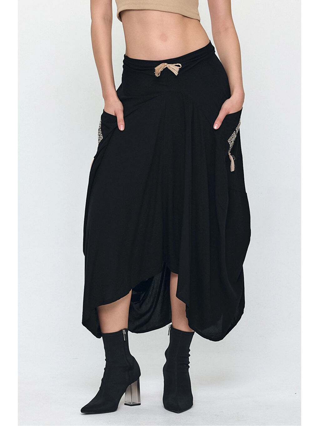 Kadın Siyah Nakış Detaylı Bağcıklı Şalvar Etek HZL25S-VM19001-1