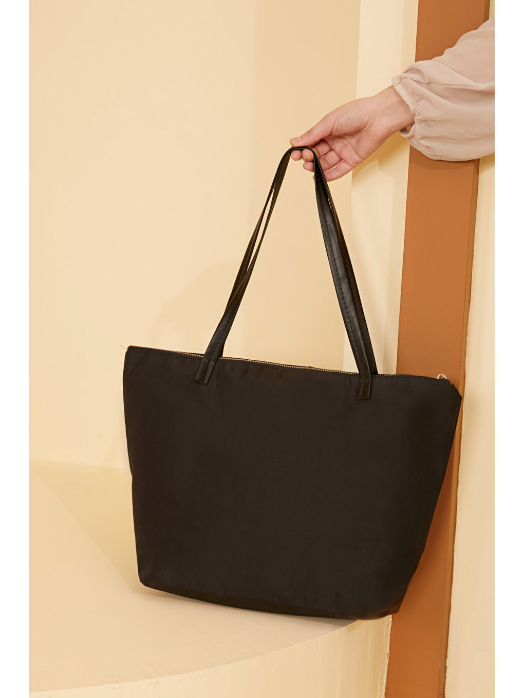 Kadın Siyah Lefties Kol Çantası - 26545