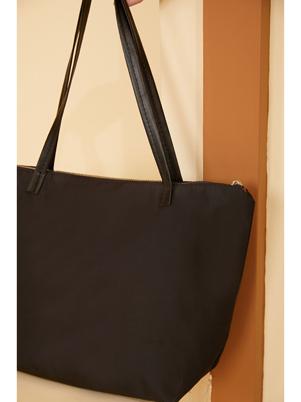 Kadın Siyah Lefties Kol Çantası - 26545-1