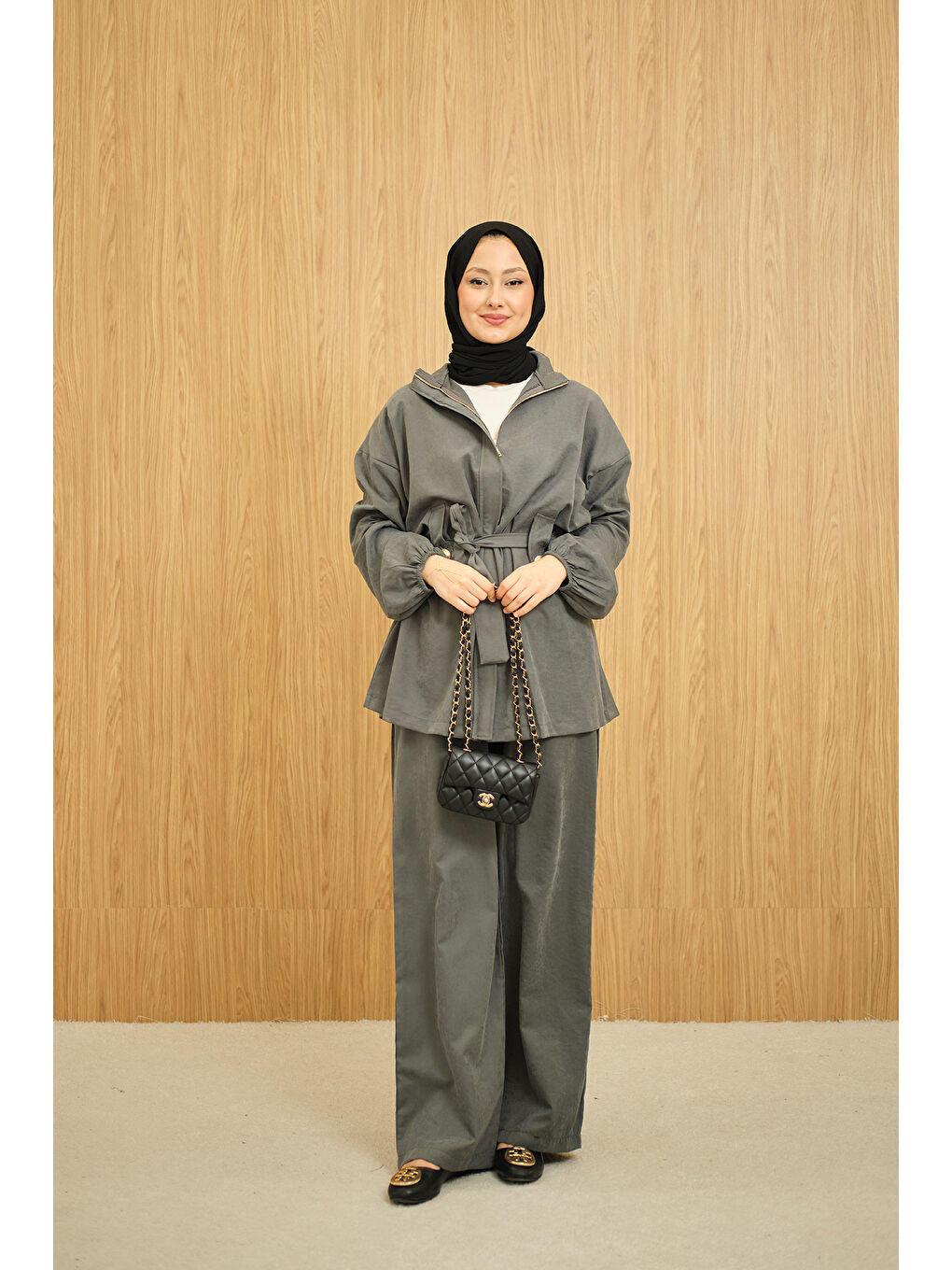 Gri Kadın Gizli Fermuarlı Kemerli Pantolonlu Takım Füme