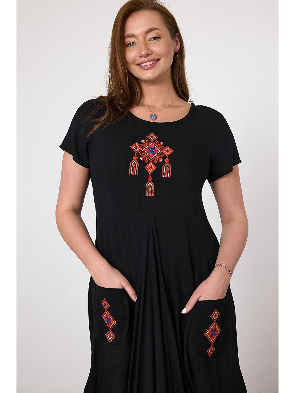 Kadın Siyah Nakış Detaylı Cepli Şalvar Elbise HZL25S-VM10361-1