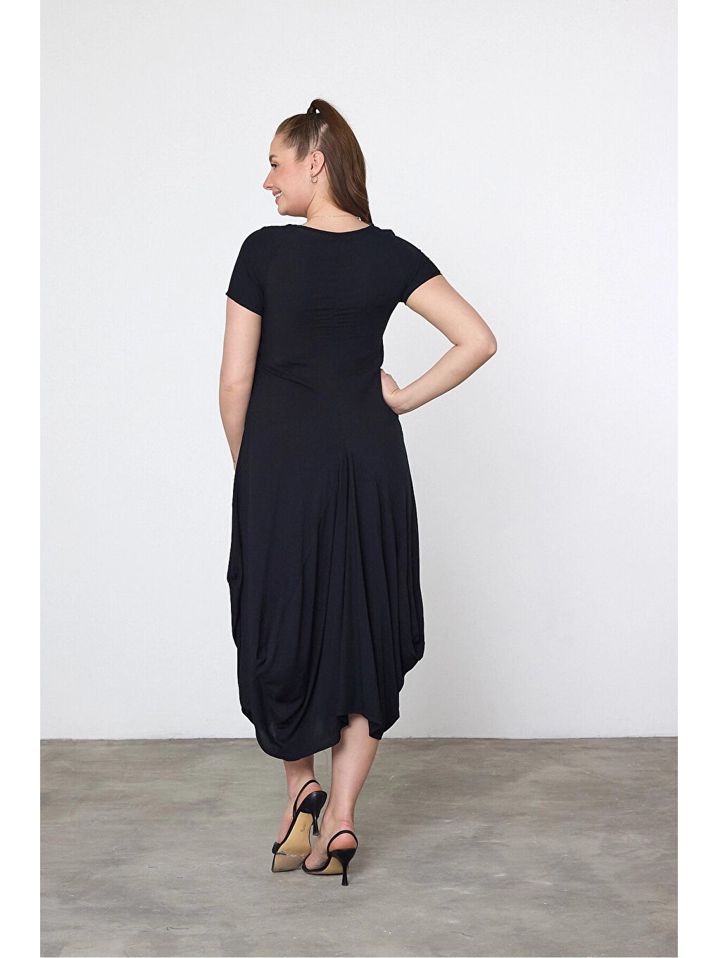 Kadın Siyah Nakış Detaylı Cepli Şalvar Elbise HZL25S-VM10361-4