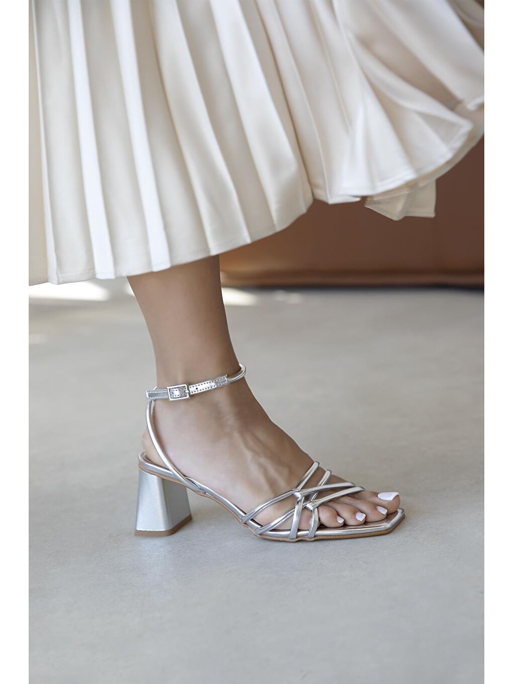 Gri Onika  Kadın Topuklu  Deri Sandalet Gümüş-1