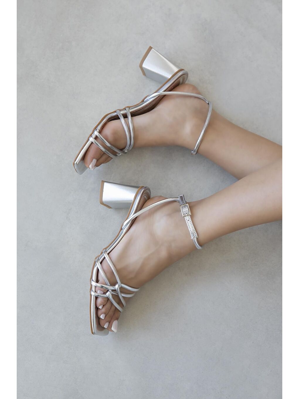 Gri Onika  Kadın Topuklu  Deri Sandalet Gümüş-3