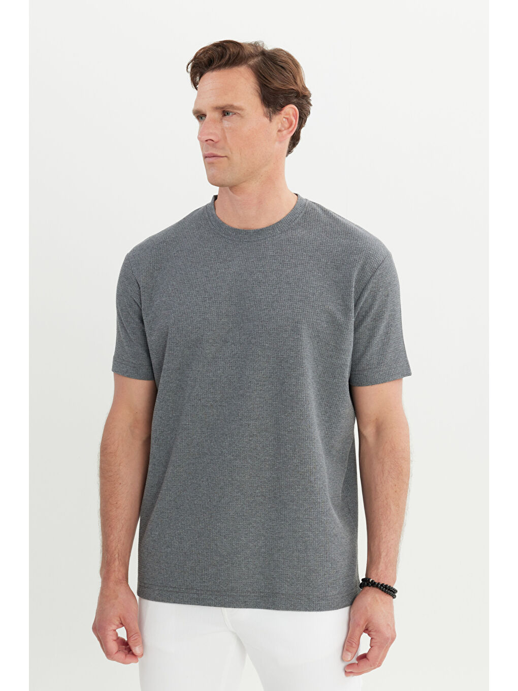 Erkek Antrasit-Melanj Pamuklu Modern Fit Rahat Kesim Bisiklet Yaka Gofre Desenli Tişört-2