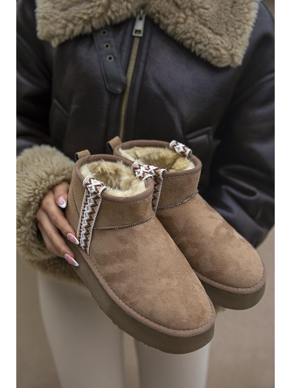 Bej Rosso Kadın İçi Tüylü Kalın Taban Süet Yarım Bot Vizon