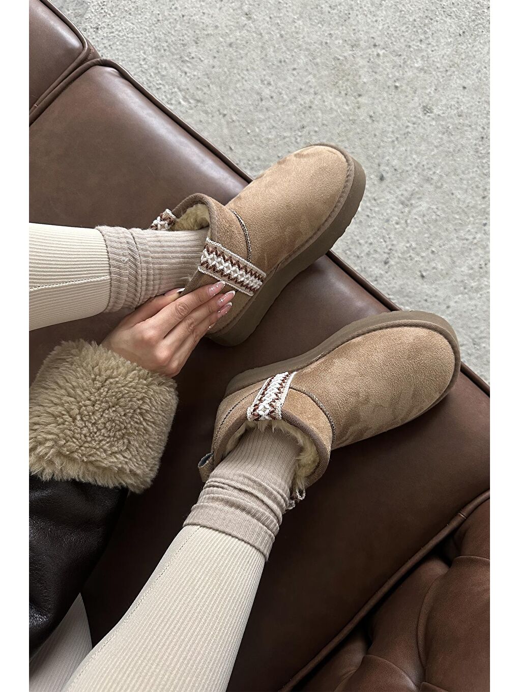 Bej Rosso Kadın İçi Tüylü Kalın Taban Süet Yarım Bot Vizon-1