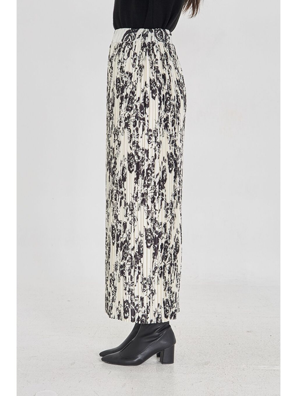 Full Pliseli Desenli Bej Etek-1