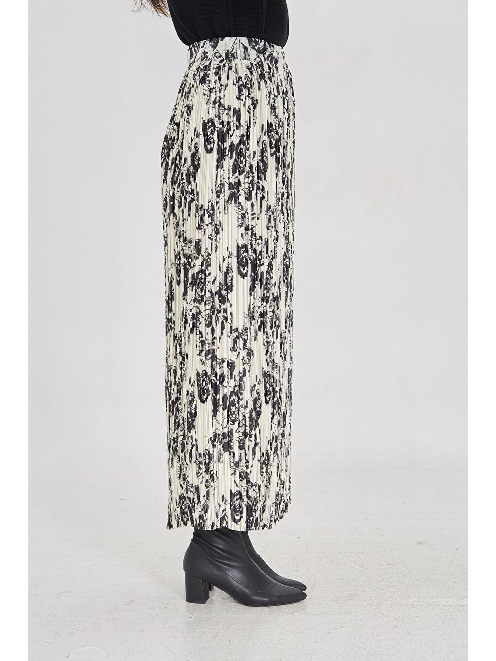 Full Pliseli Desenli Bej Etek-2