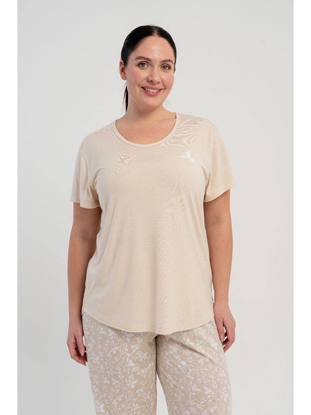 Büyük Beden Yuvarlak Yaka Kısa Kollu Pijama Takımı Bej-512250