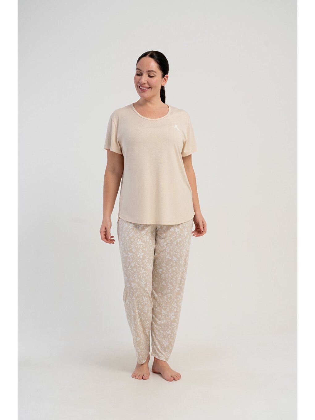 Büyük Beden Yuvarlak Yaka Kısa Kollu Pijama Takımı Bej-512250-1