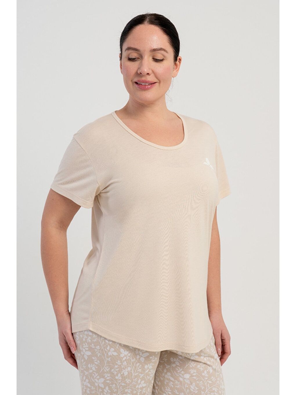 Büyük Beden Yuvarlak Yaka Kısa Kollu Pijama Takımı Bej-512250-2