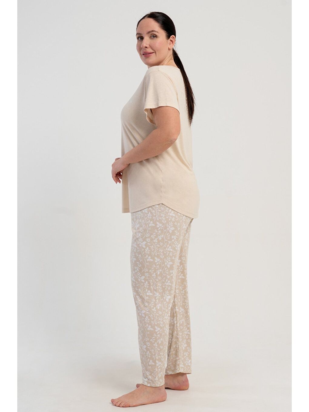 Büyük Beden Yuvarlak Yaka Kısa Kollu Pijama Takımı Bej-512250-3