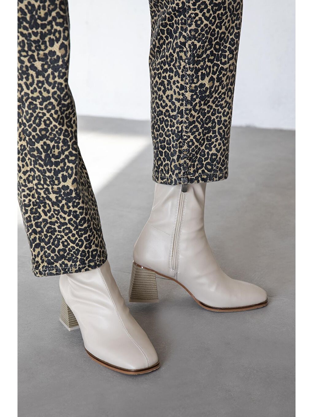 Trew Kadın Streç Bilekli  Orta  Boy Topuklu  Bot Bej-3