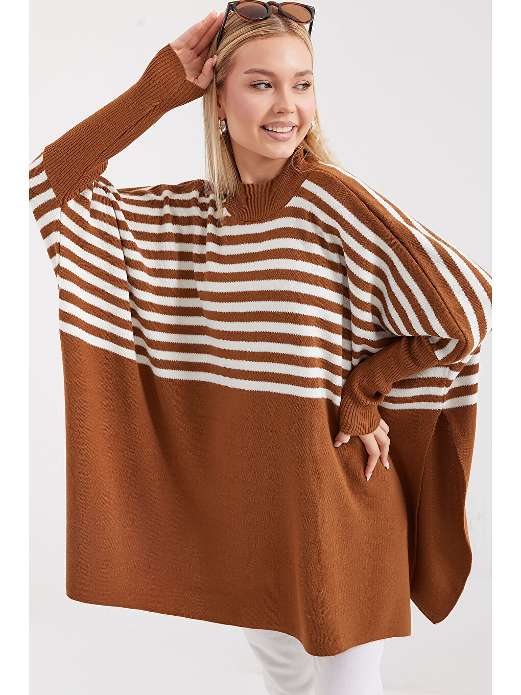 Bej 15783 Yırtmaçlı Panço Kazak - Sütlü Kahve-3