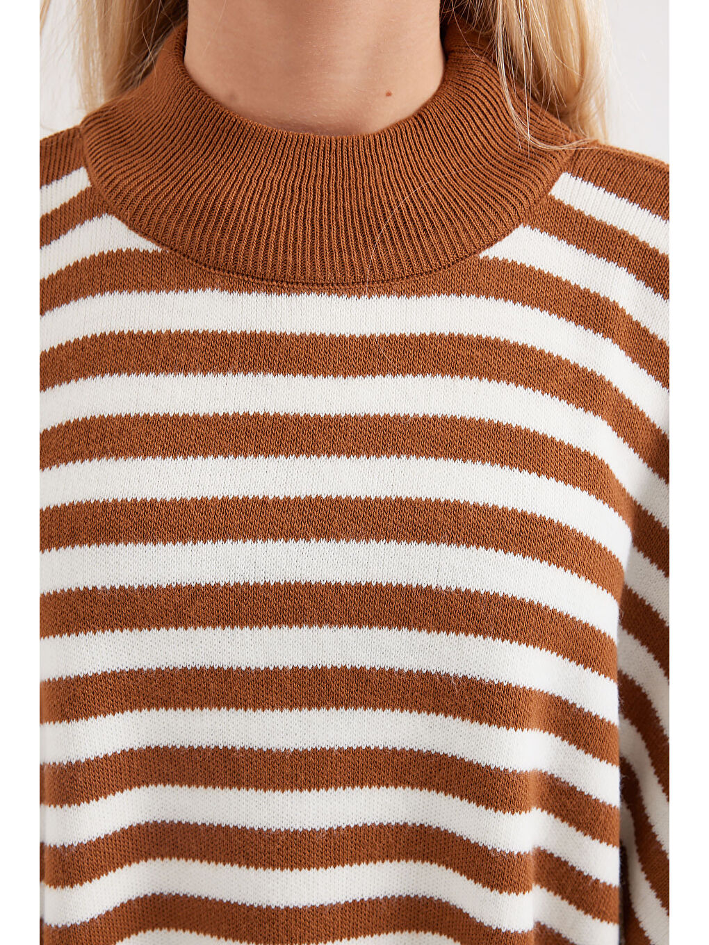 Bej 15783 Yırtmaçlı Panço Kazak - Sütlü Kahve-4