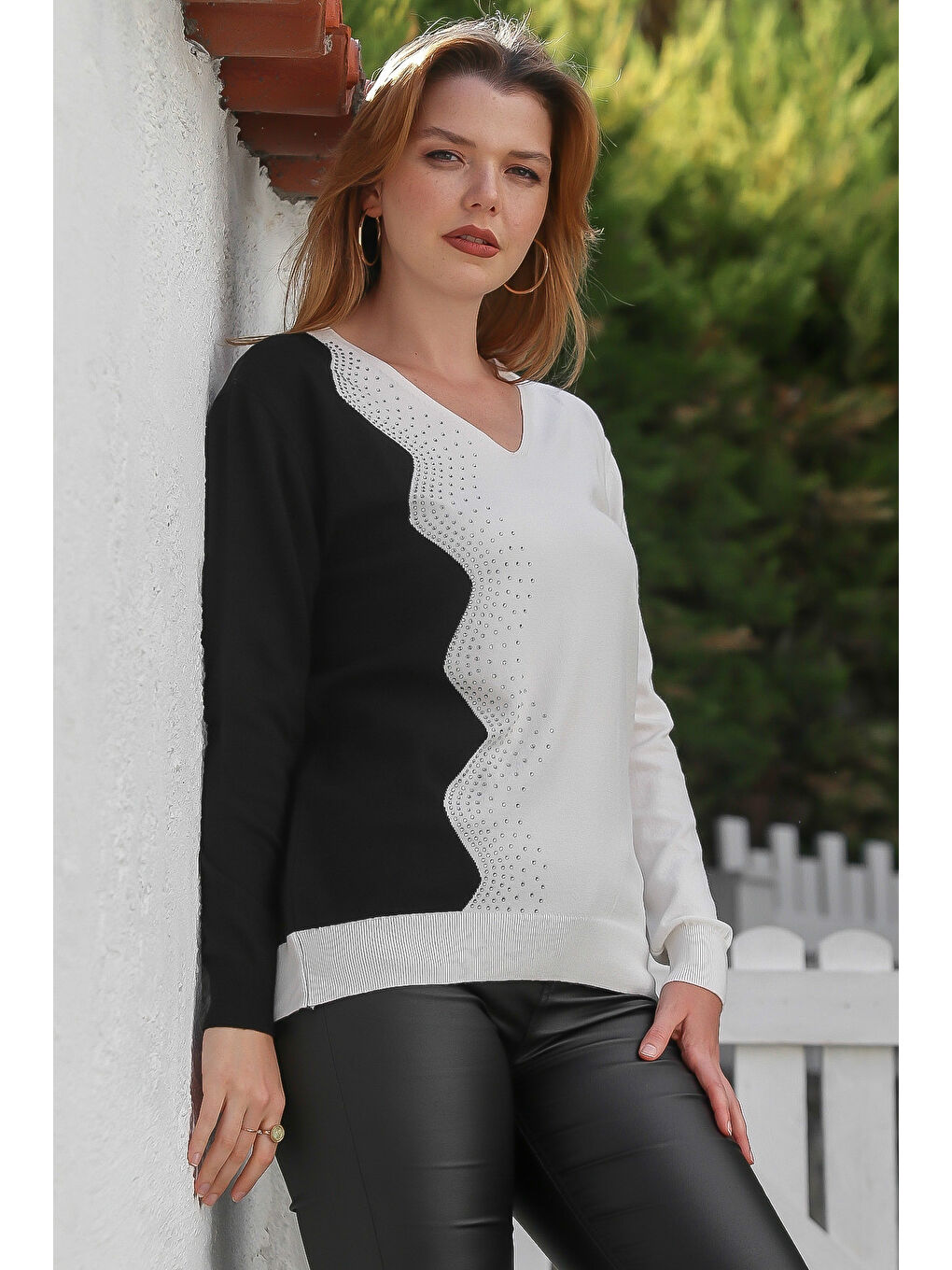 Siyah-Ekru V Yaka Uzun Kol Taşlı Casual Triko Kazak 65 60-1