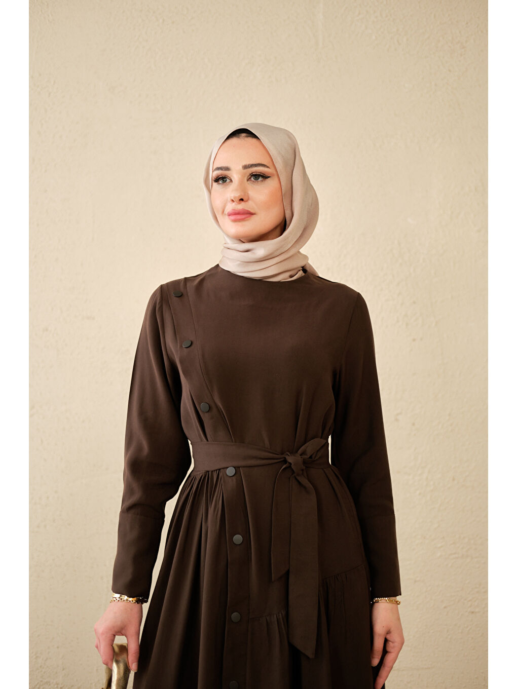 Kadın Düğmeli Etek Büzgülü Bel Bağlamalı Elbise Kahverengi-2