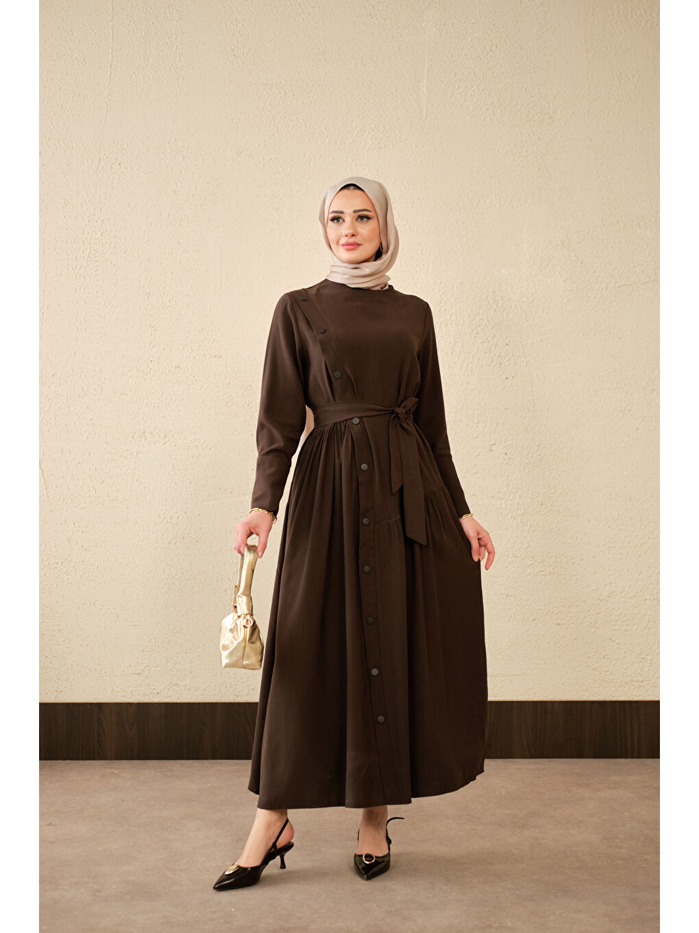 Kadın Düğmeli Etek Büzgülü Bel Bağlamalı Elbise Kahverengi-4