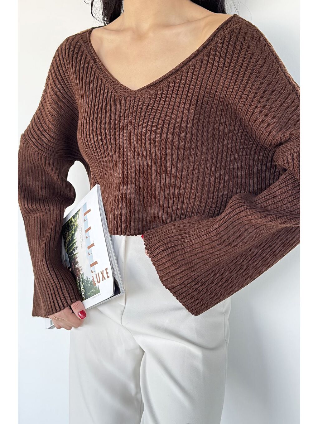 Kahverengi V Yaka Crop Top Salaş Triko Bluz