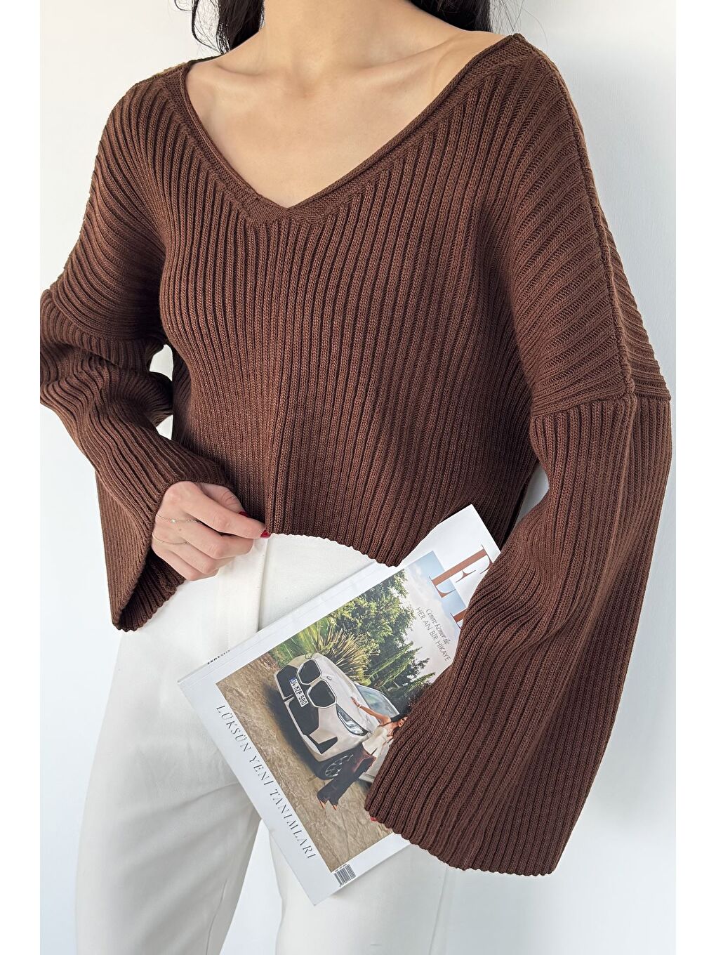 Kahverengi V Yaka Crop Top Salaş Triko Bluz-1