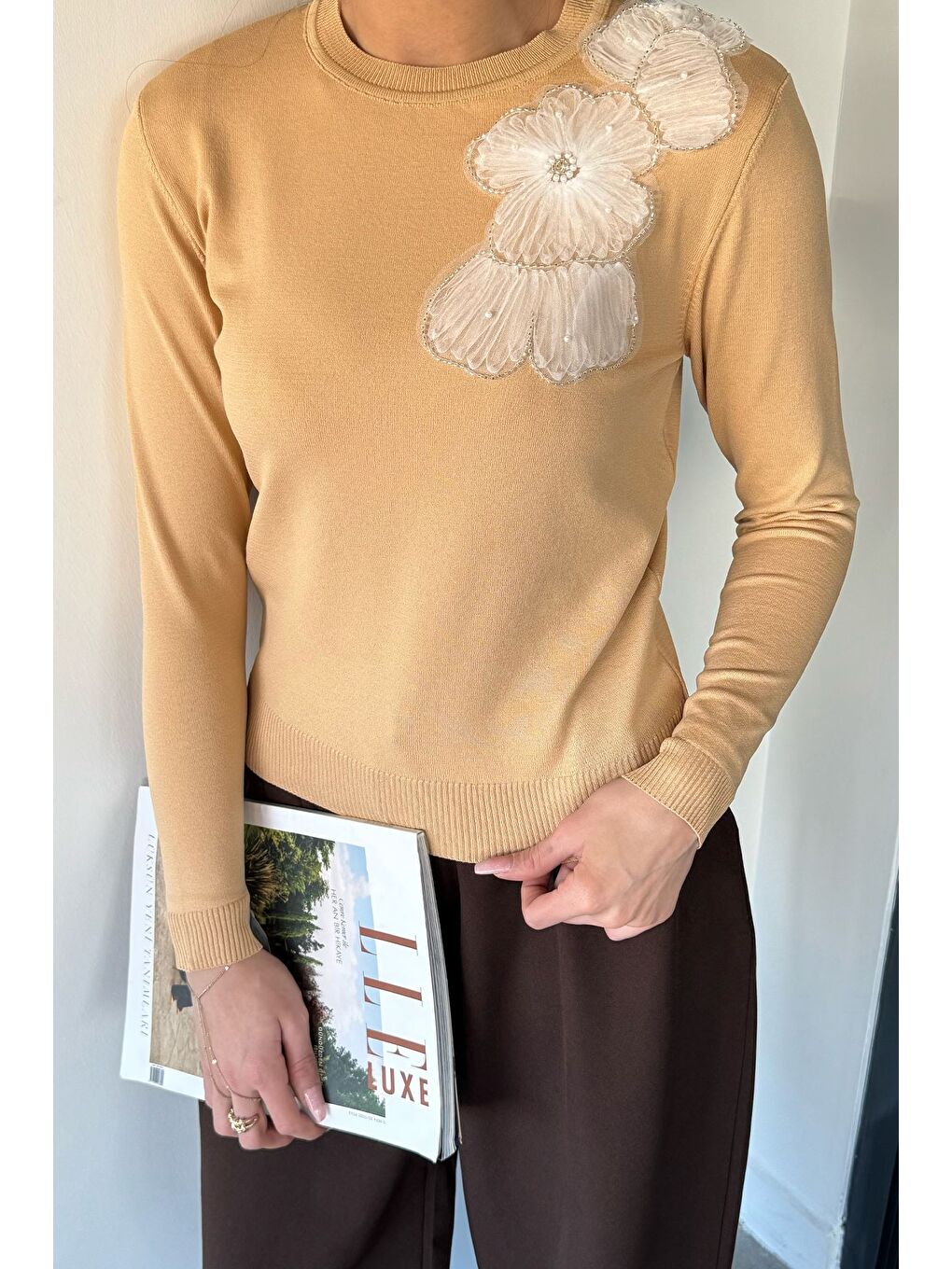 Bej Kadın Bisiklet Yaka Çiçek Figürlü Triko Bluz-2