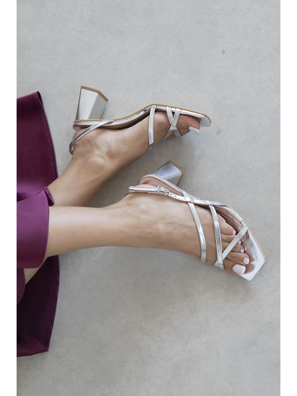 Gri Hanat  Kadın Topuklu  Deri Sandalet Gümüş