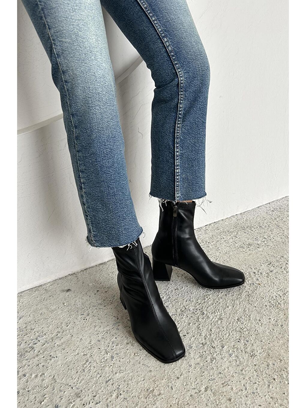 Trew Kadın Streç Bilekli  Orta  Boy Topuklu  Bot Siyah