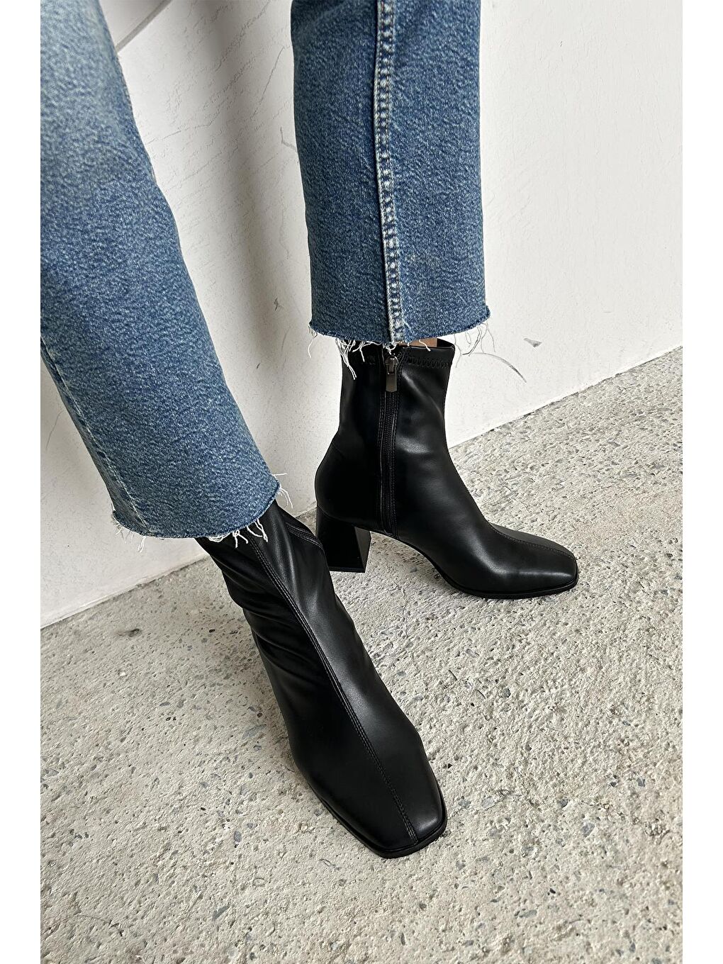 Trew Kadın Streç Bilekli  Orta  Boy Topuklu  Bot Siyah-1