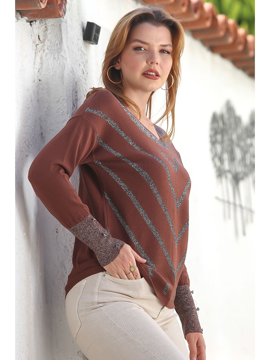 Kahverengi V Yaka Manşetli Kollu Düğmeli Simli Casual Triko Kazak 65 60-2