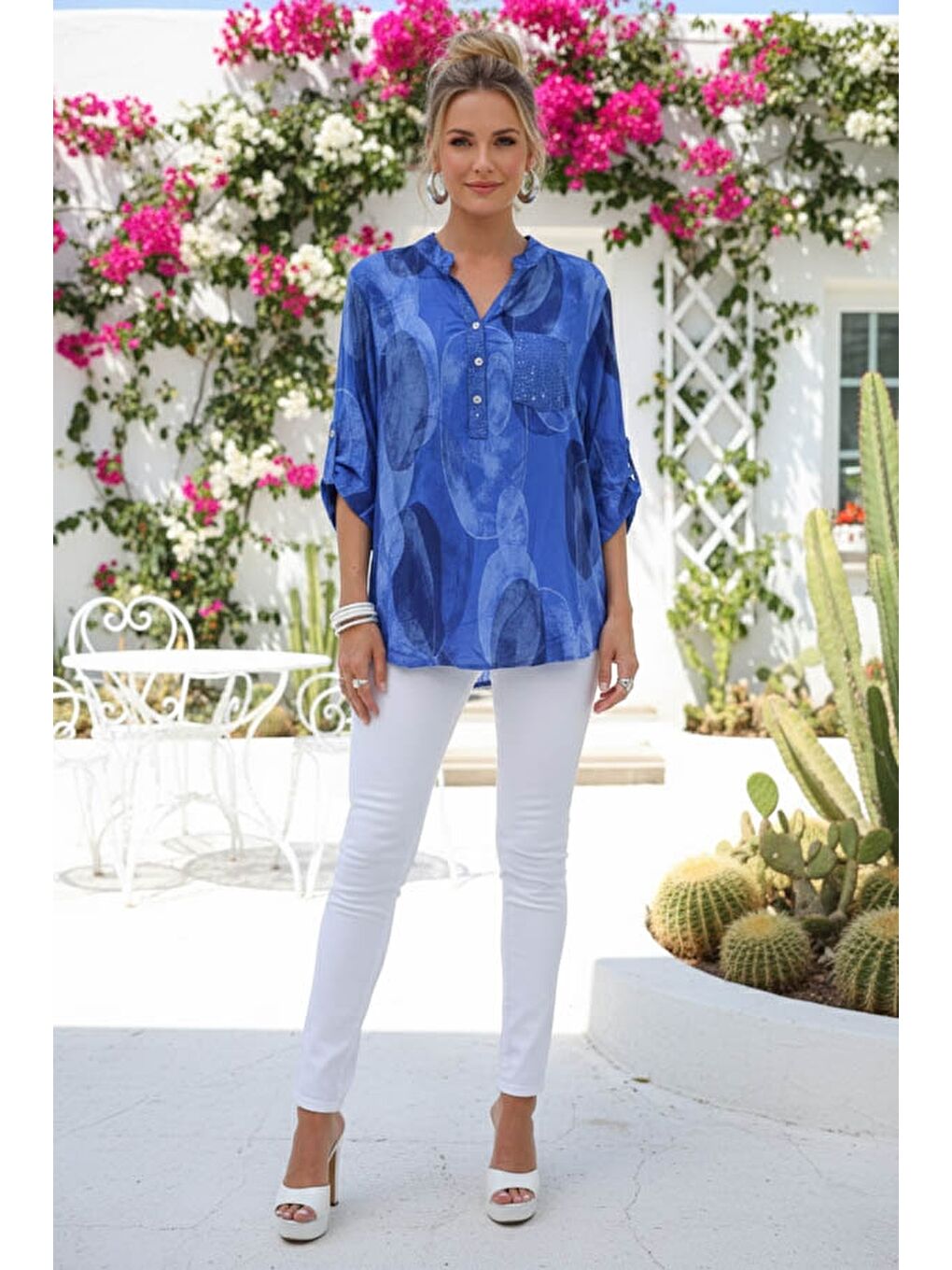 İtalyan Saks Mavisi Hakim Yaka Düğmeli 3/4 Kol Geometrik Desenli Pullu Cepli Viskon Bluz 75 60-3