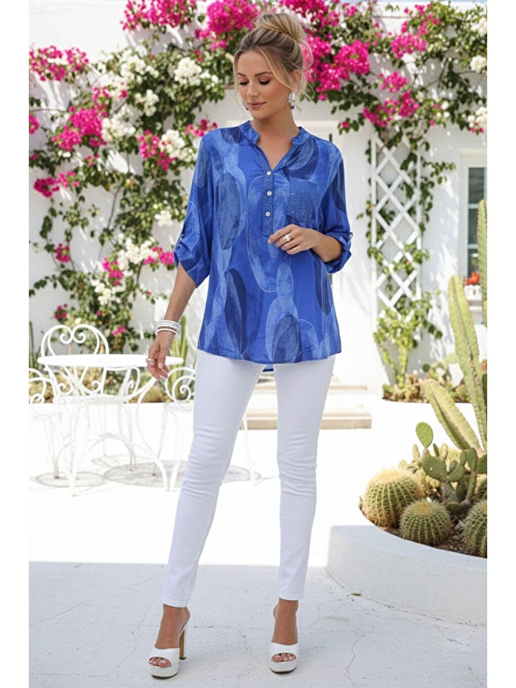İtalyan Saks Mavisi Hakim Yaka Düğmeli 3/4 Kol Geometrik Desenli Pullu Cepli Viskon Bluz 75 60-4