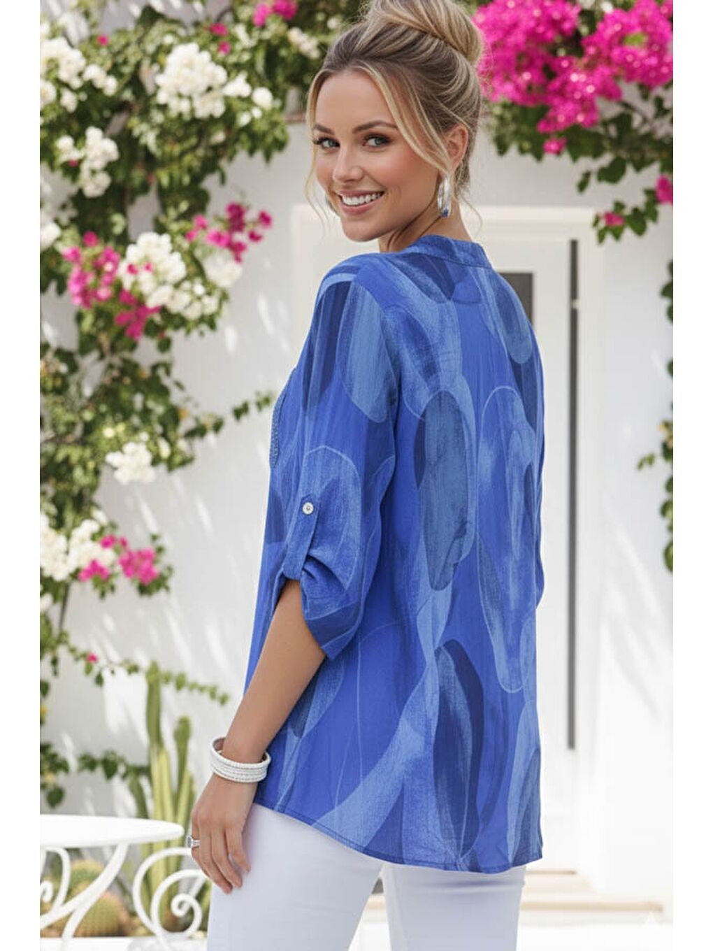 İtalyan Saks Mavisi Hakim Yaka Düğmeli 3/4 Kol Geometrik Desenli Pullu Cepli Viskon Bluz 75 60-5