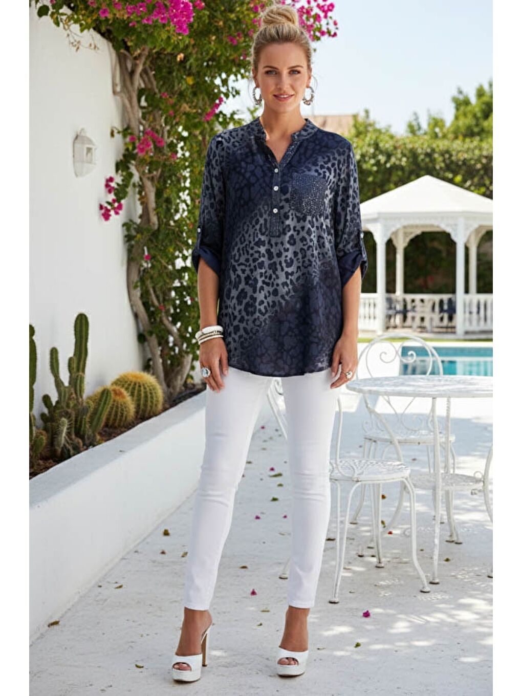 İtalyan Lacivert Hakim Yaka Düğmeli 3/4 Kol Desenli Pullu Cepli Casual Viskon Bluz 75 60-4