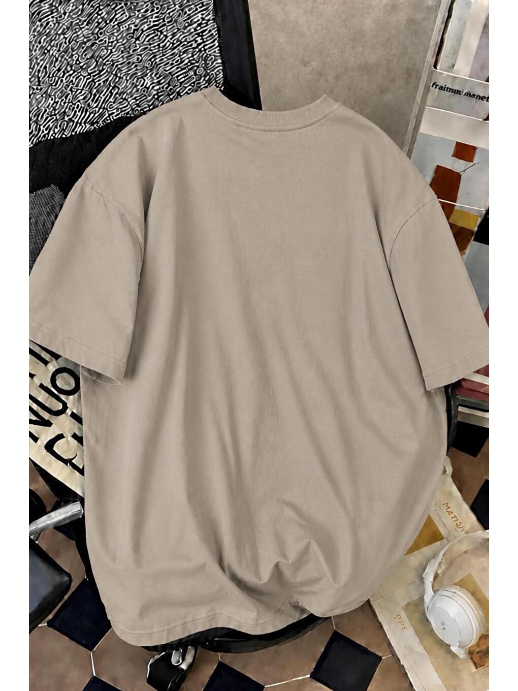 Bej La El İşareti Ön Baskılı Sokak Modası Unisex T-shirt-1