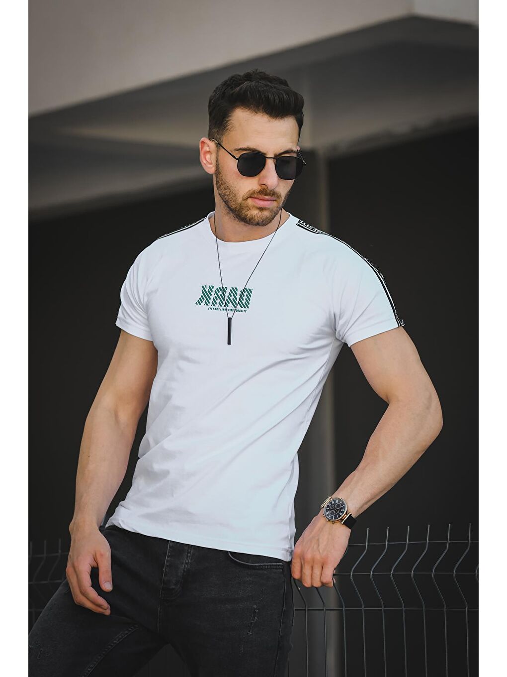 Beyaz Dark Baskılı Omuz Şeritli Slim Fit Likralı Erkek Tişört-1