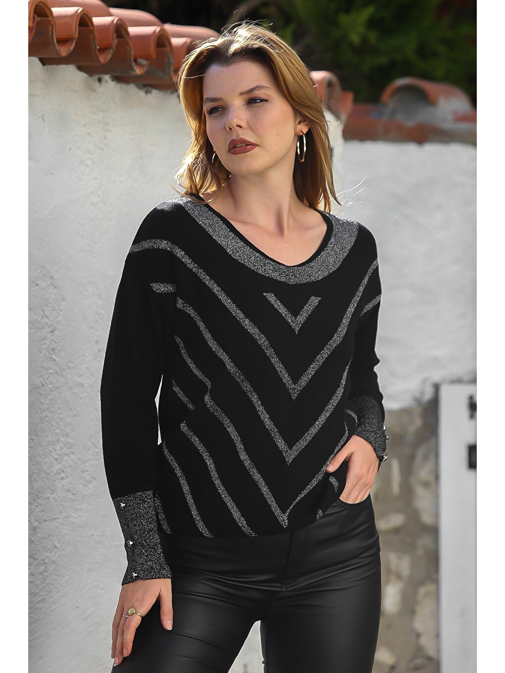 Siyah V Yaka Manşetli Kollu Düğmeli Simli Casual Triko Kazak 65 60-1