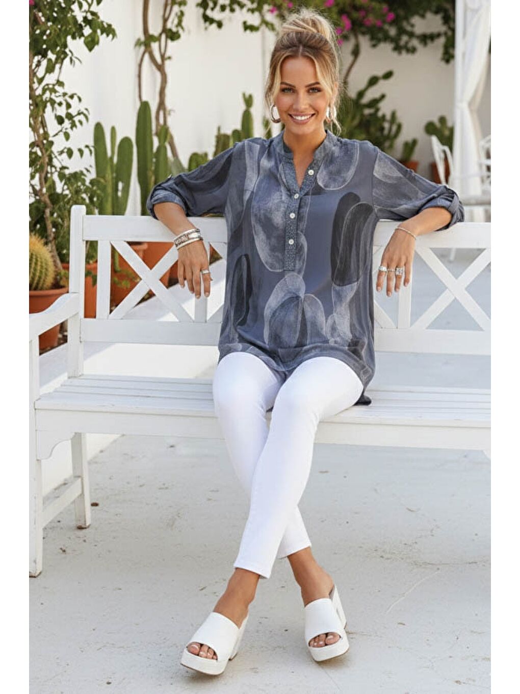 İtalyan İndigo Hakim Yaka Düğmeli 3/4 Kol Geometrik Desenli Pullu Cepli Casual Viskon Bluz 75 60-3