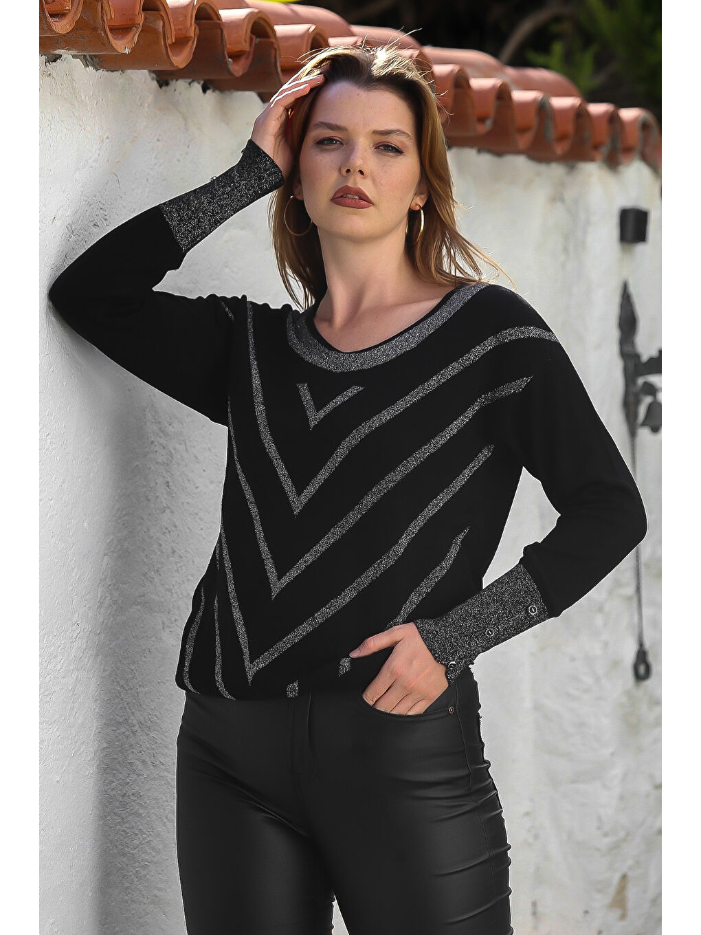 Siyah V Yaka Manşetli Kollu Düğmeli Simli Casual Triko Kazak 65 60-2