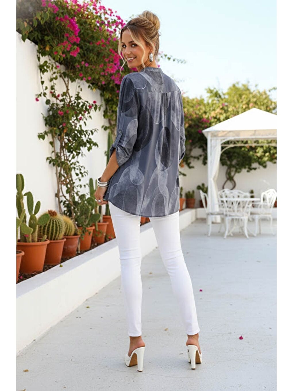 İtalyan İndigo Hakim Yaka Düğmeli 3/4 Kol Geometrik Desenli Pullu Cepli Casual Viskon Bluz 75 60-6